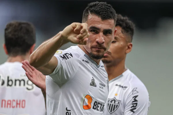 Atlético-MG derrota o Fortaleza e dispara na liderança