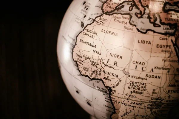 Imagem colorida mostra o continente da África - Metrópoles