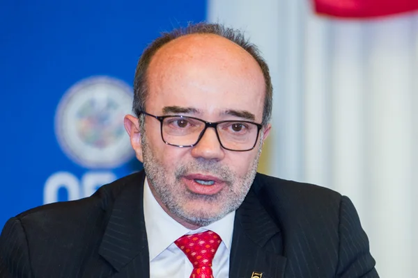 Justiça condena Roberto Caldas por vias de fato e ameaça contra ex-mulher