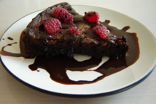 Fácil e rápido! Prepare um bolo de chocolate low carb sem farinha
