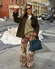 Calças dão um toque descolado ao look Calças dão um toque descolado ao look