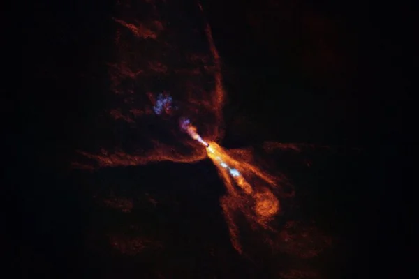luzes captadas no espaço de cores laranja, vermelho e azul - Metrópoles.