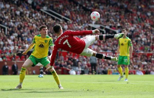Cristiano Ronaldo marca 60º hat-trick da carreira em vitória do United