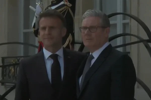 Emmanuel Macron e Keir Starmer