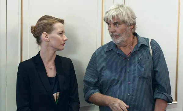Crítica: “Toni Erdmann” é um belo filme sobre o poder do humor