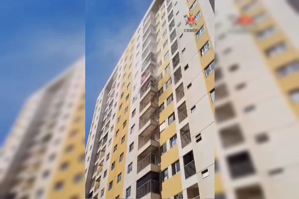 Foto de apartamento em chamas