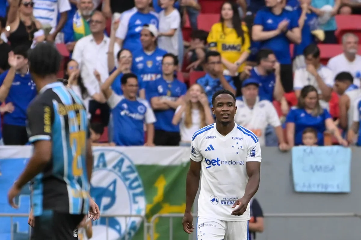 Gabriel Grando brilha e Grêmio vence o Cruzeiro em jogão no DF - imagem 16 Gabriel Grando brilha e Grêmio vence o Cruzeiro em jogão no DF - imagem 16