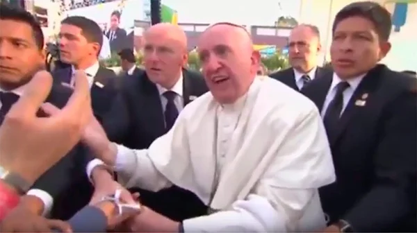 Papa “implora” por perdão por casos de pedofilia na Igreja