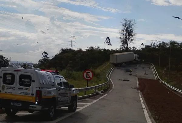 caminhão área de escape anel rodoviário