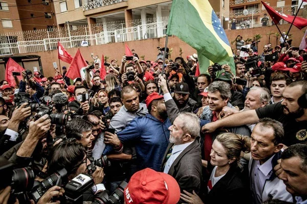 Aumenta a torcida para que Lula desista de se candidatar à reeleição
