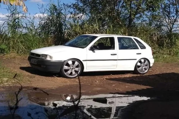 Bandidos invadem casa, fazem família refém e roubam carro no Entorno