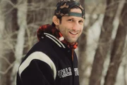 Allan “Puro Osso” Nascimento posa sorridente