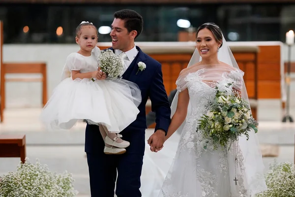 Luma Pinho e Paulo Henrique Marinho selam o amor em linda cerimônia