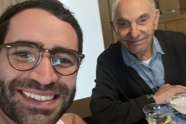 Foto colorida de Pedro Pacífico, o Bookster, no Twitter - Metrópoles