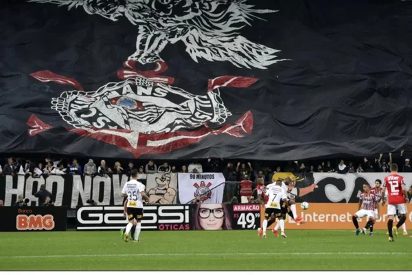 Timão tem menos público, mas este ano faturou mais que o Flamengo