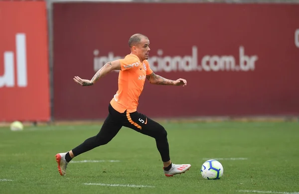 Zé Ricardo fecha treino e mantém dúvida sobre D’Alessandro