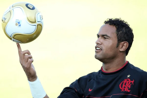 Goleiro Bruno com a camisa do Flamengo