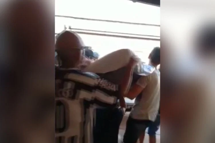Parentes se juntaram para ajudar idosa sem ambulância Parentes se juntaram para ajudar idosa sem ambulância