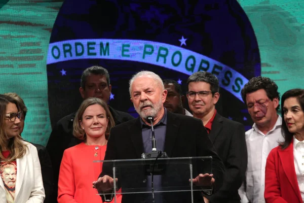 Combater a abstenção do eleitor moderado é fundamental para Lula; análise