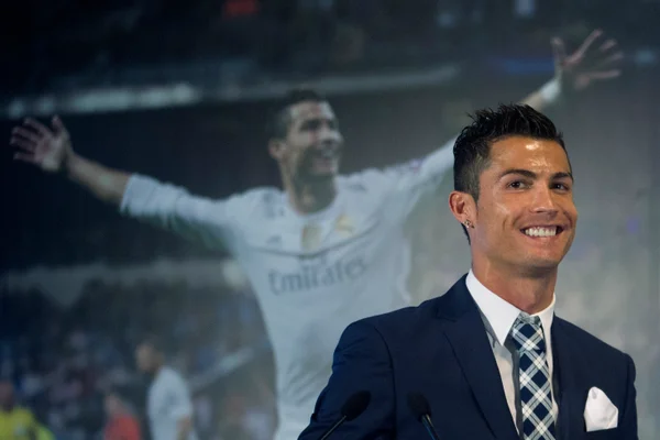 Real Madrid faz homenagem a Cristiano Ronaldo após marca histórica