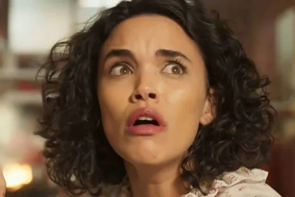 Foto colorida de Xaviera, personagem na novela Mar do Sertão - Metrópoles