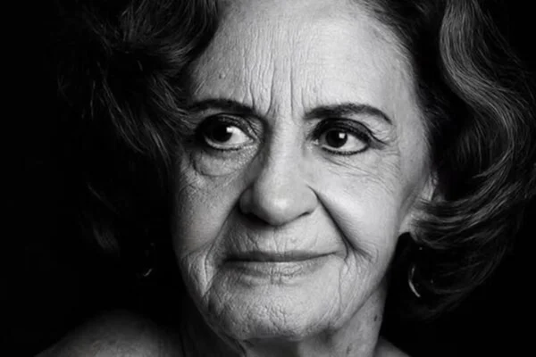 Miguel Falabella se despede de Laura Cardoso, que morreu aos 98 anos - Metrópoles