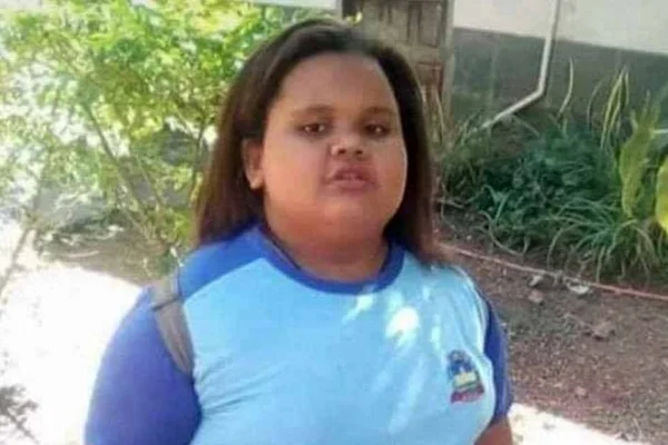 Menina de 10 anos morre engasgada após engolir pirulito