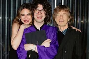Lucas Jagger, Luciana Gimenez e Mick Jagger posam juntos durante a formatura do rapaz Lucas Jagger, Luciana Gimenez e Mick Jagger posam juntos durante a formatura do rapaz