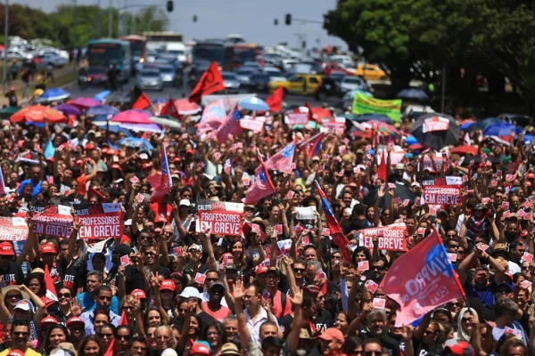 Nomeação de 1,4 mil servidores na saúde causa insatisfação nos aprovados em outros concursos que aguardam na fila