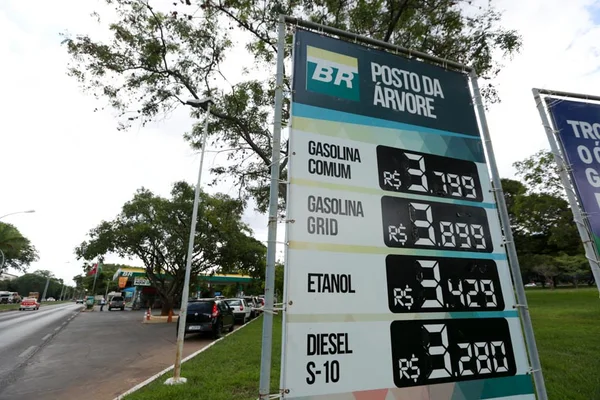 Gasolina e etanol sobem no DF e na maioria dos estados