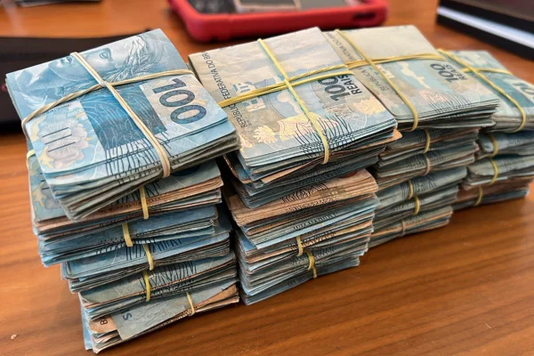 Vídeo: Polícia Federal bloqueia R$ 31,5 milhões de barões do tráfico