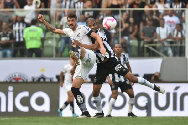 Santos não teme chapéu em negociação com Gustavo Henrique