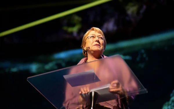Michelle Bachelet, ex-presidente do Chile, ministra aula magna na UnB