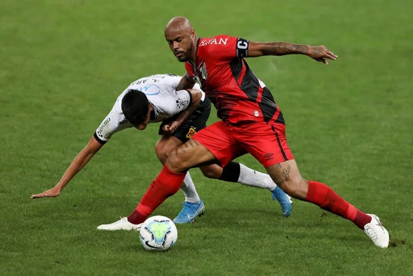 Em jogo de seis gols, Corinthians e Athletico-PR empatam no Brasileirão