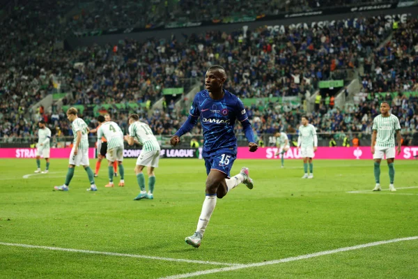 Foto colorida de Nicolas Jackson, jogador do Chelsea - Metrópoles