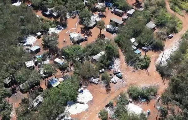 Imagem colorida de invasão irregular
