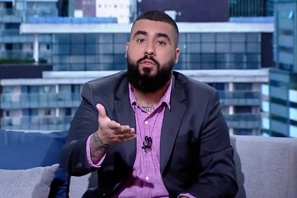 Renato Rodrigues, comentarista da ESPN, afirma ter passado por abordagem racista da polícia enquanto fala em programa da TV - Metrópoles