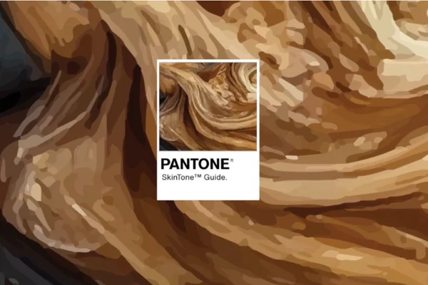 Imagem com fundo marrom marmorizado com a clássica legenda da pantone ao meio - Metrópoles