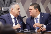 Deputados Alfredo Gaspar e Bruno Farias na abertura da CPMI do INSS