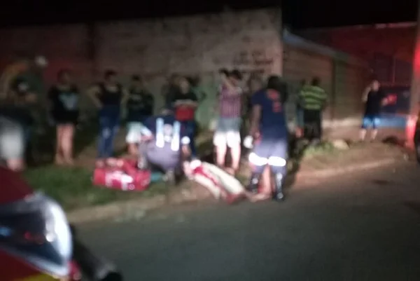 Vídeo: acidente termina em briga com golpes de facão e 2 feridos em MS
