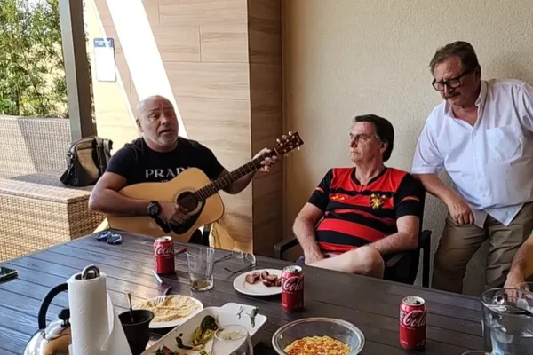 Imagem colorid , “Rick é inesquecível”, diz Flávio Bolsonaro após morte do cantor - Metrópoles