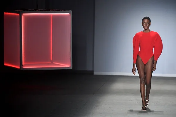Moda praia elegante: veja os destaques de beachwear do SPFWN47