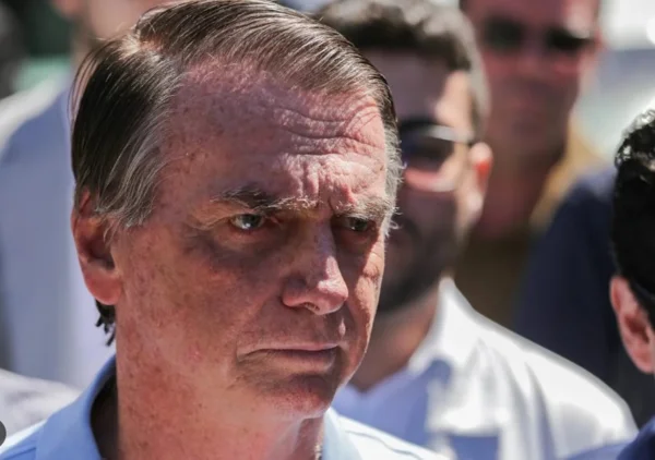 Jair Bolsonaro é levado para hospital DFStar