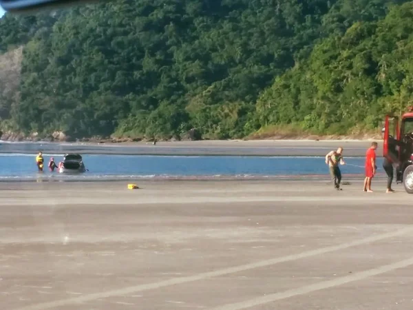 homem morre afogado ao tentar sair de carro