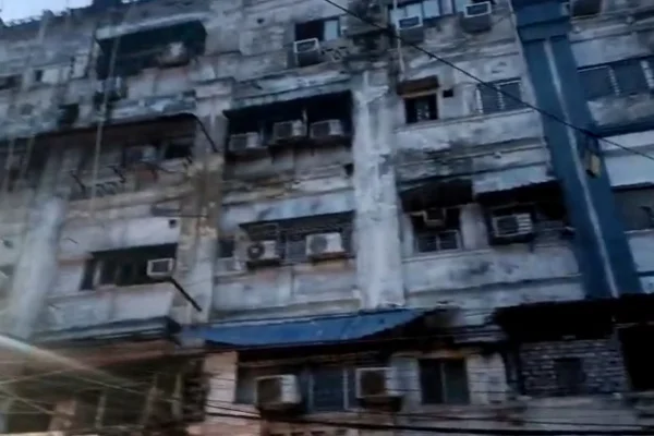 Pelo menos 9 pessoas morrem em incêndio em hotel na Índia