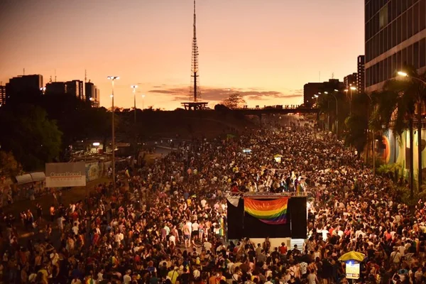 Parada LGBT colore Esplanada dos Ministérios por direitos iguais