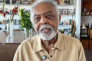 Gilberto Gil fica preso em elevador e é resgatado por bombeiros no Rio