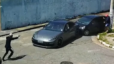 Porsche alvejado