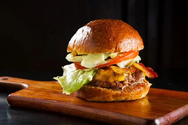 Dez lugares para comer hambúrguer com preços entre R$ 4,50 e R$ 150