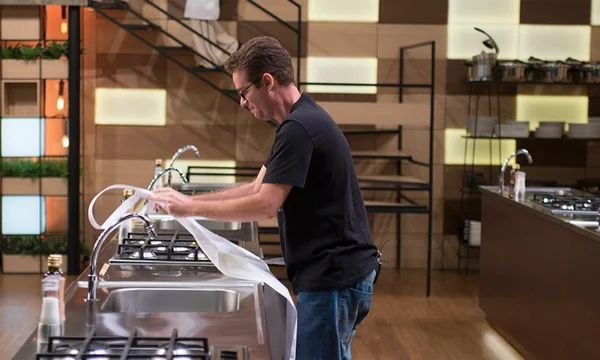 MasterChef Brasil: Aristeu faz outro prato ruim e é eliminado